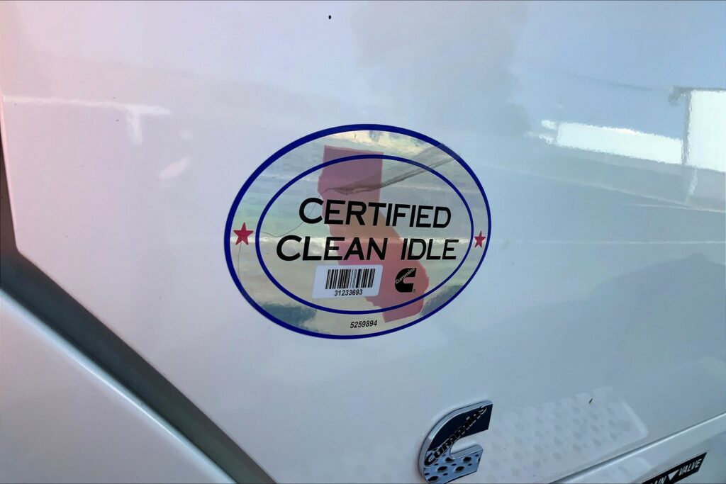 2022 CUM LT625 6×4 Sleeper