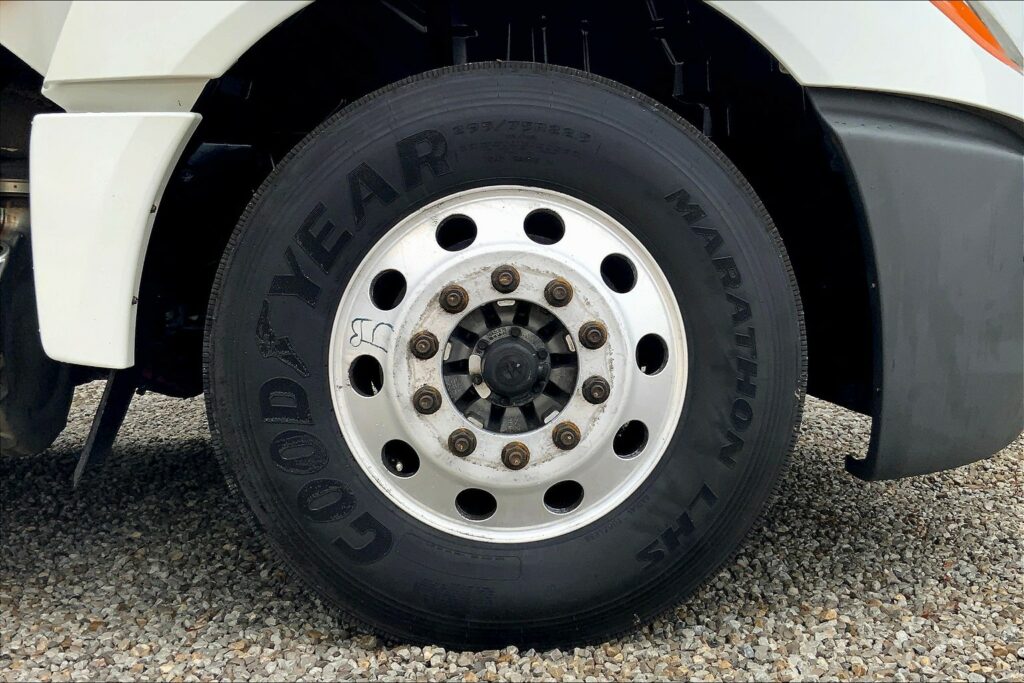 2019 CUM LT625 6×4 Day Cab