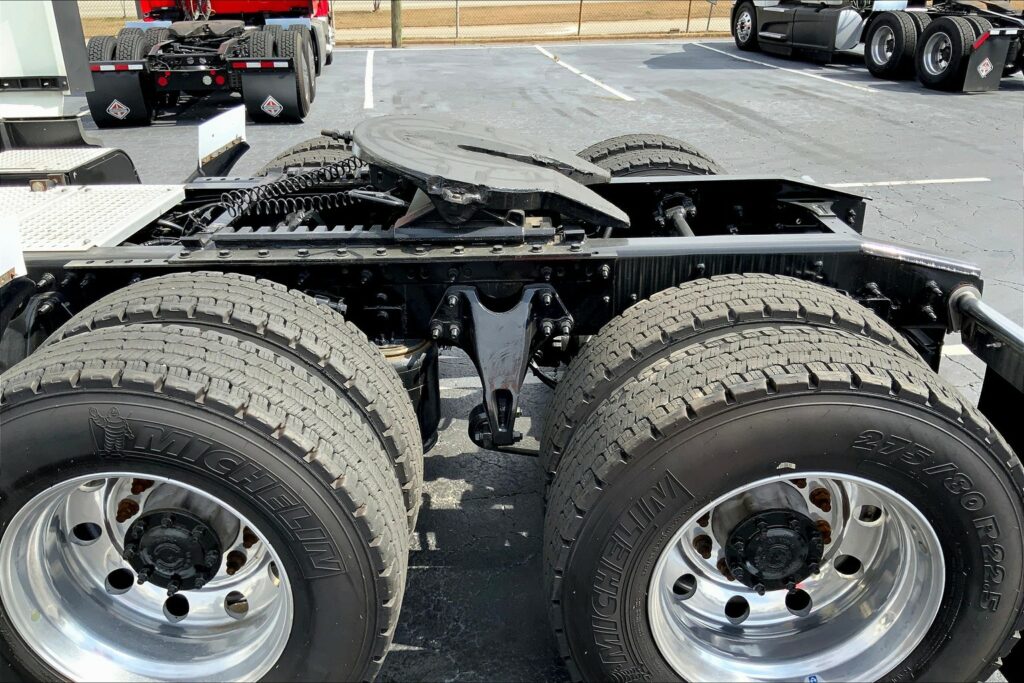 2021 CUM LT625 6×4 Sleeper