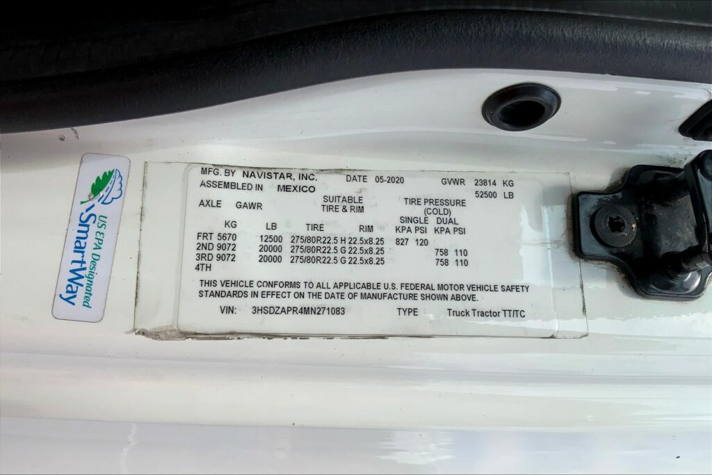 2021 CUM LT625 6×4 Sleeper