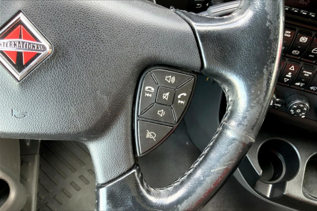 2021 CUM LT625 6×4 Sleeper