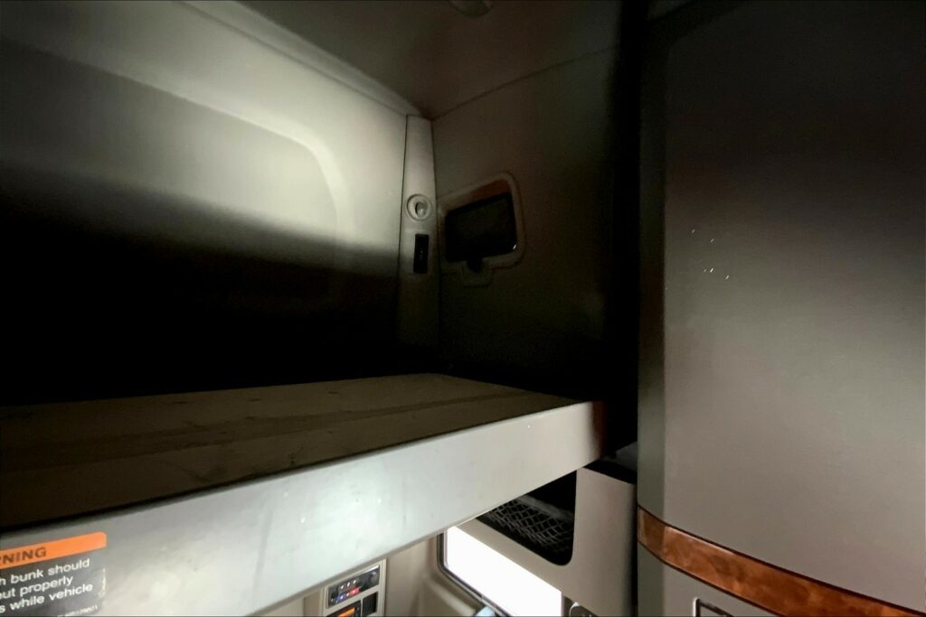 2021 CUM LT625 6×4 Sleeper