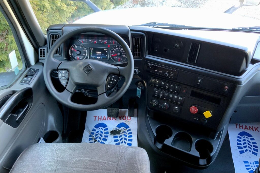 2021 CUM LT625 6×4 Sleeper