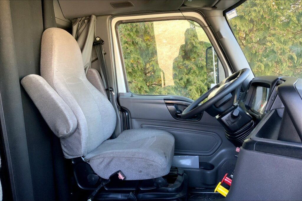 2021 CUM LT625 6×4 Sleeper