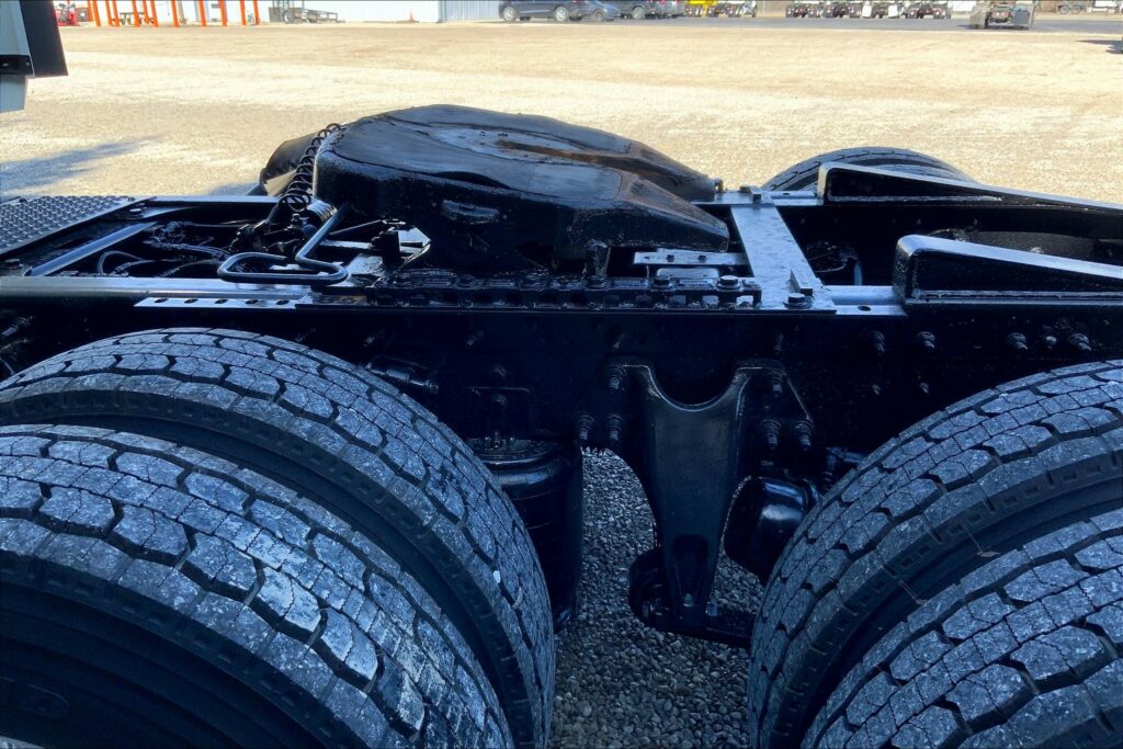 2021 CUM LT625 6×4 Sleeper