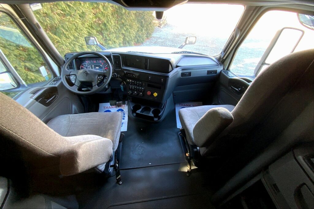 2021 CUM LT625 6×4 Sleeper