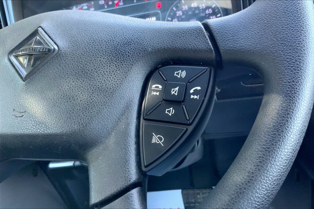 2021 CUM LT625 6×4 Sleeper