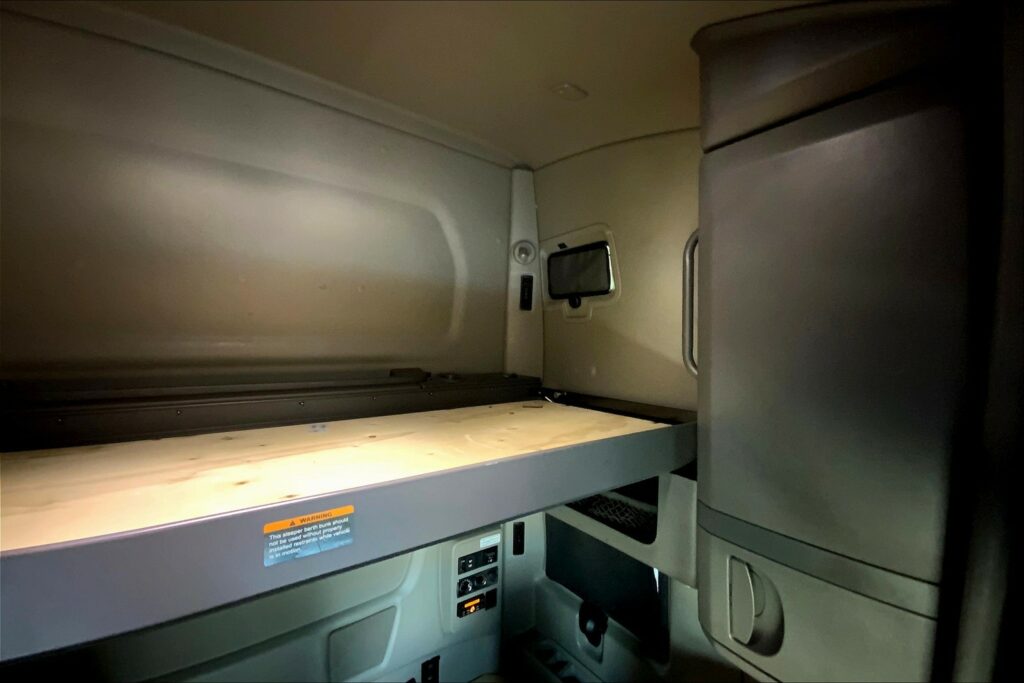 2021 CUM LT625 6×4 Sleeper