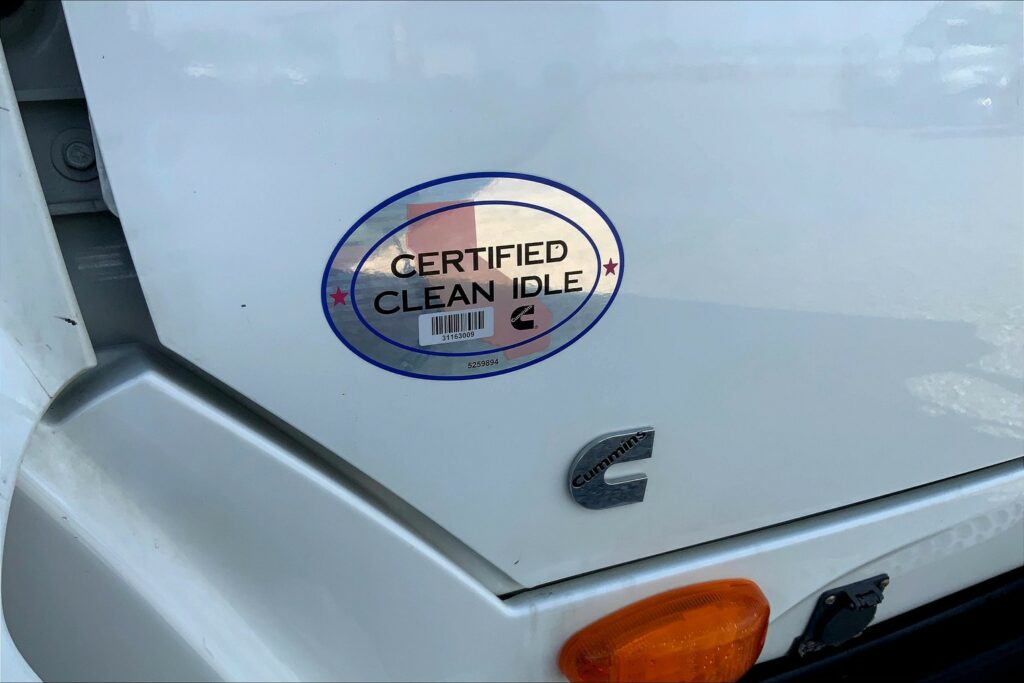 2021 CUM LT625 6×4 Sleeper