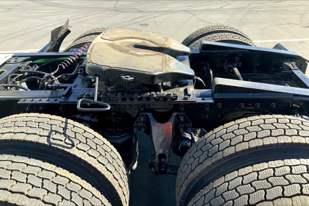 2021 CUM LT625 6×4 Sleeper