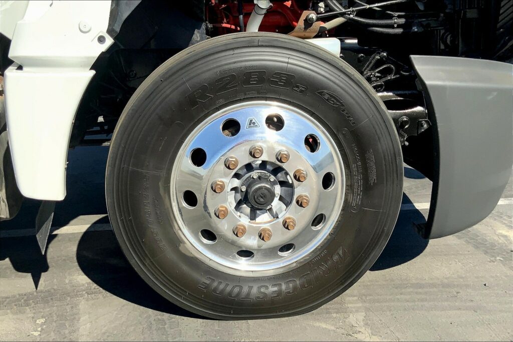 2021 CUM LT625 6×4 Sleeper