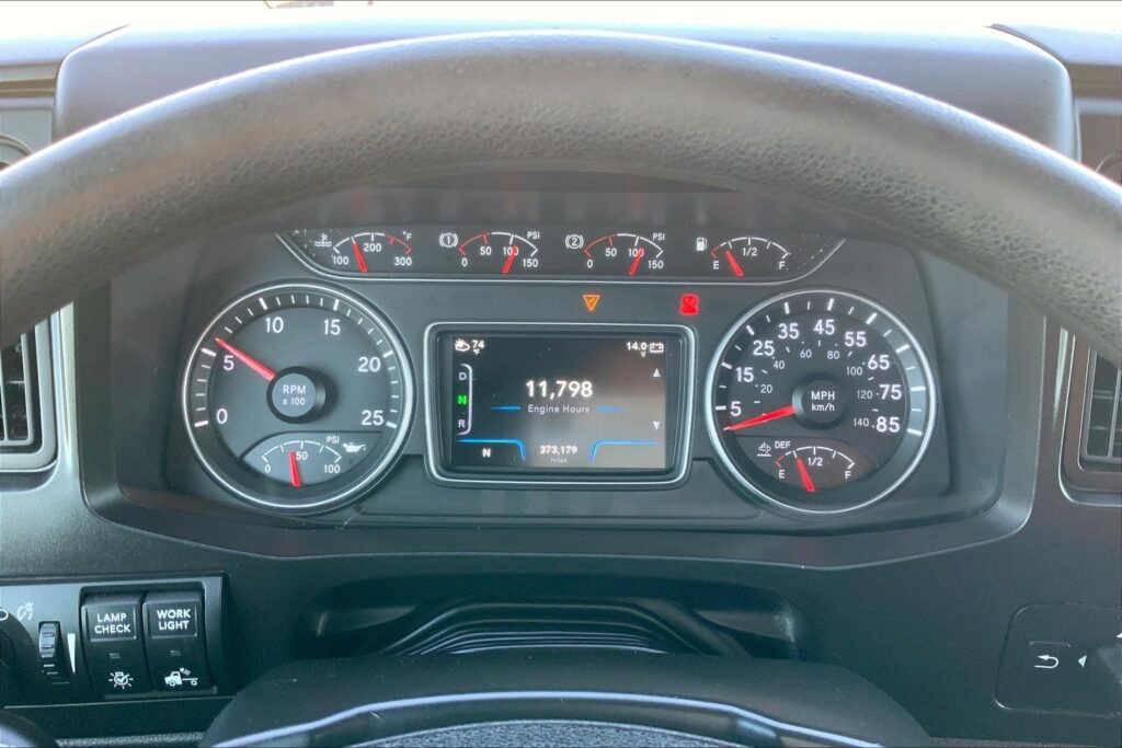 2021 CUM LT625 6×4 Sleeper