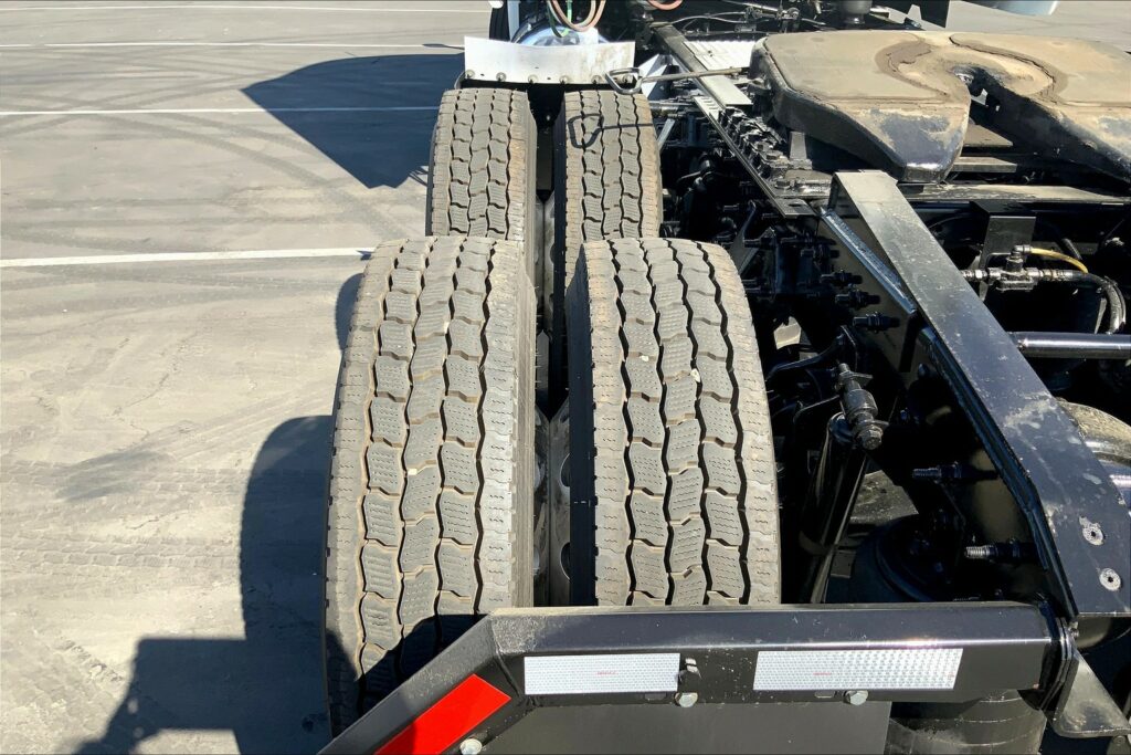 2021 CUM LT625 6×4 Sleeper