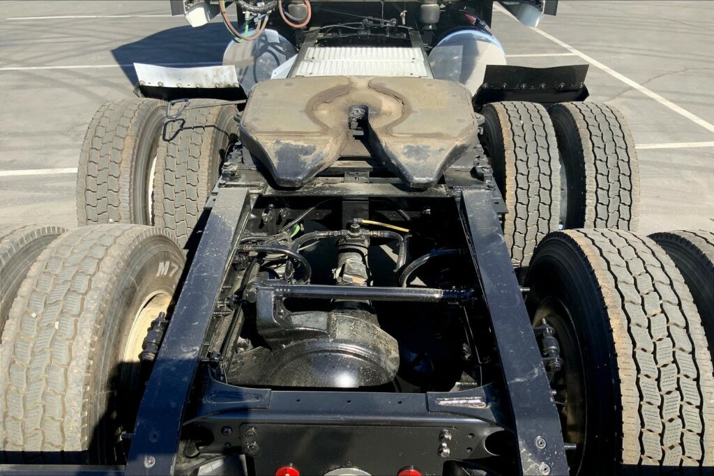 2021 CUM LT625 6×4 Sleeper