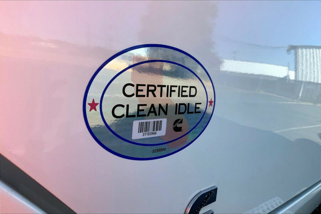 2021 CUM LT625 6×4 Sleeper