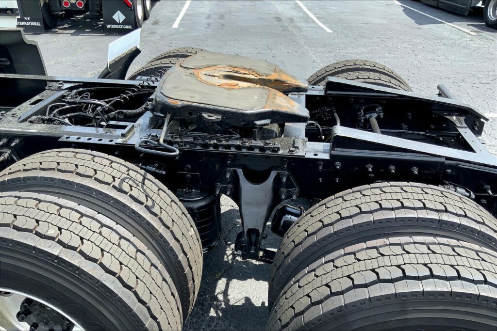 2022 CUM LT625 6×4 Sleeper