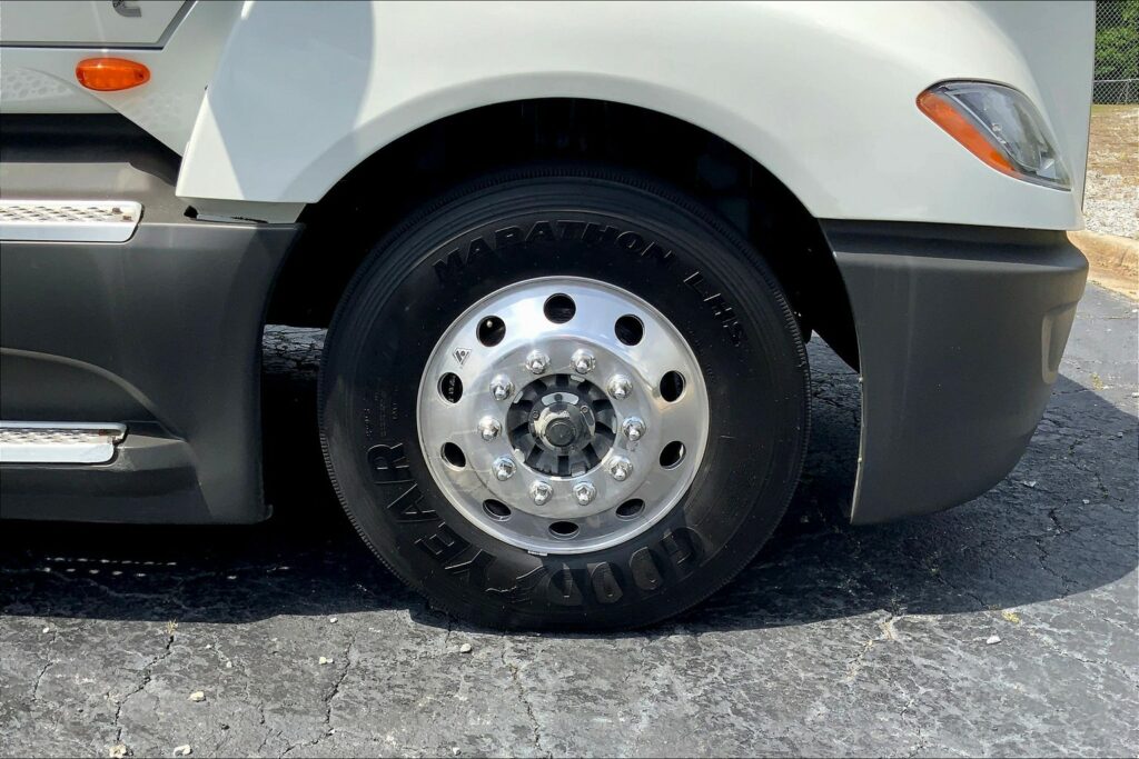 2022 CUM LT625 6×4 Sleeper