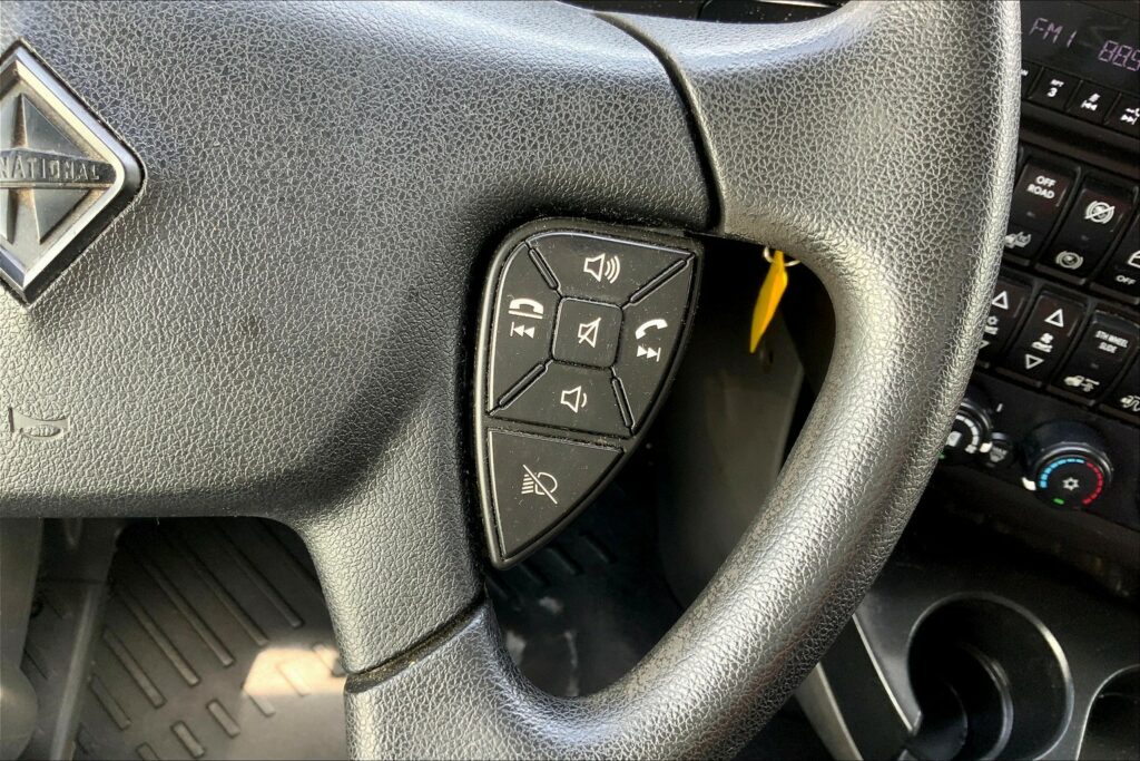 2022 CUM LT625 6×4 Sleeper