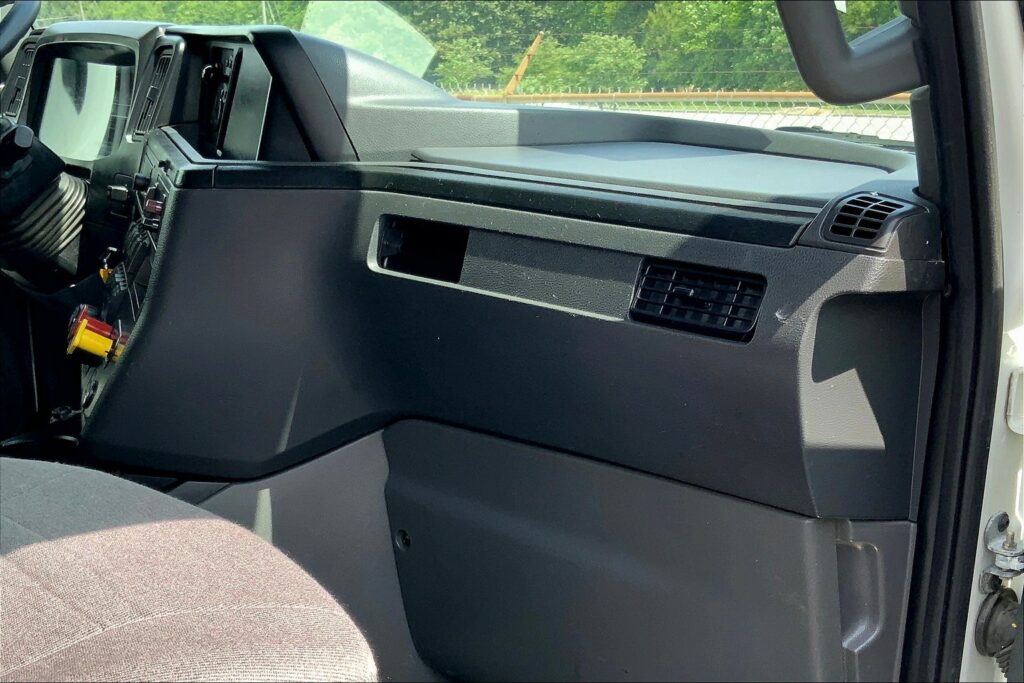 2022 CUM LT625 6×4 Sleeper