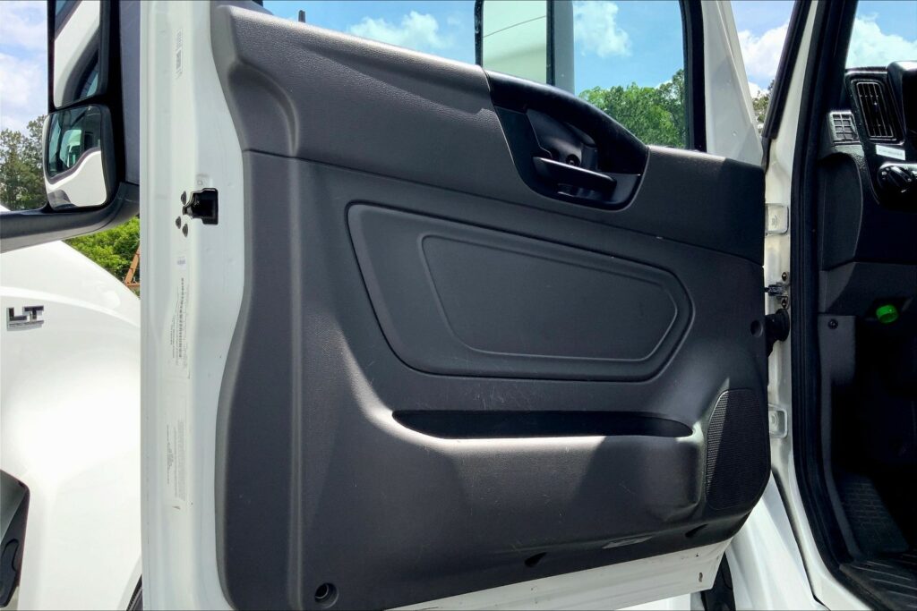 2022 CUM LT625 6×4 Sleeper