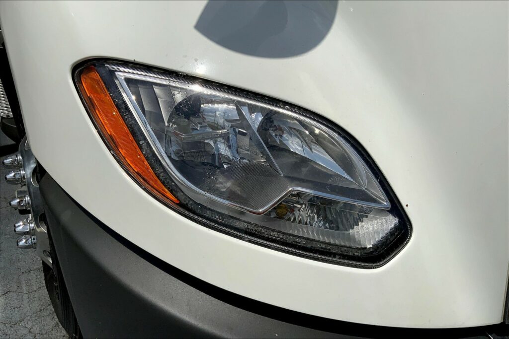 2022 CUM LT625 6×4 Sleeper