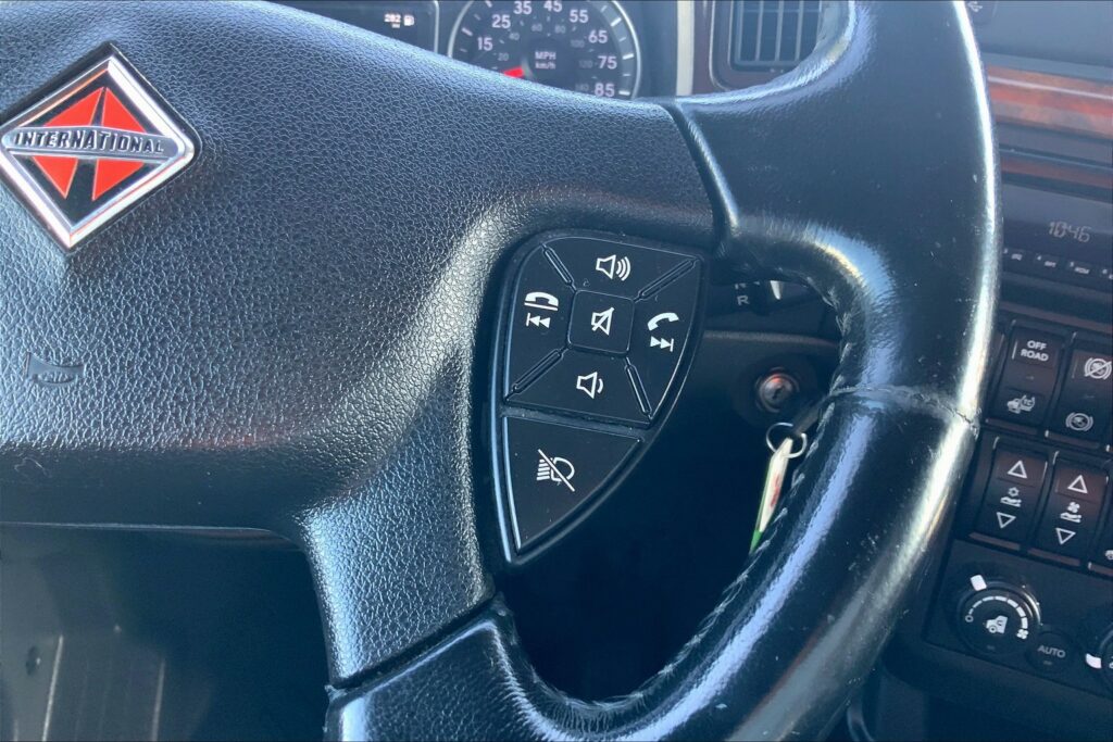 2021 CUM LT625 6×4 Sleeper