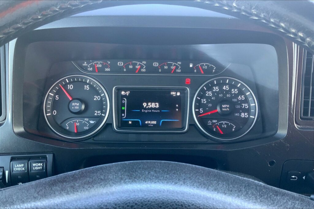 2021 CUM LT625 6×4 Sleeper