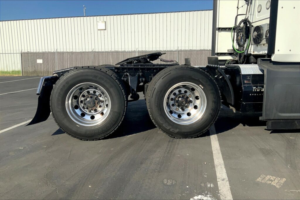 2021 CUM LT625 6×4 Sleeper