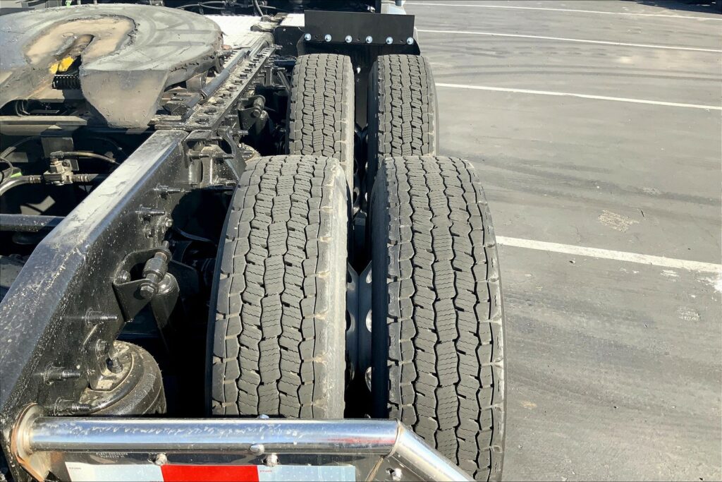 2021 CUM LT625 6×4 Sleeper