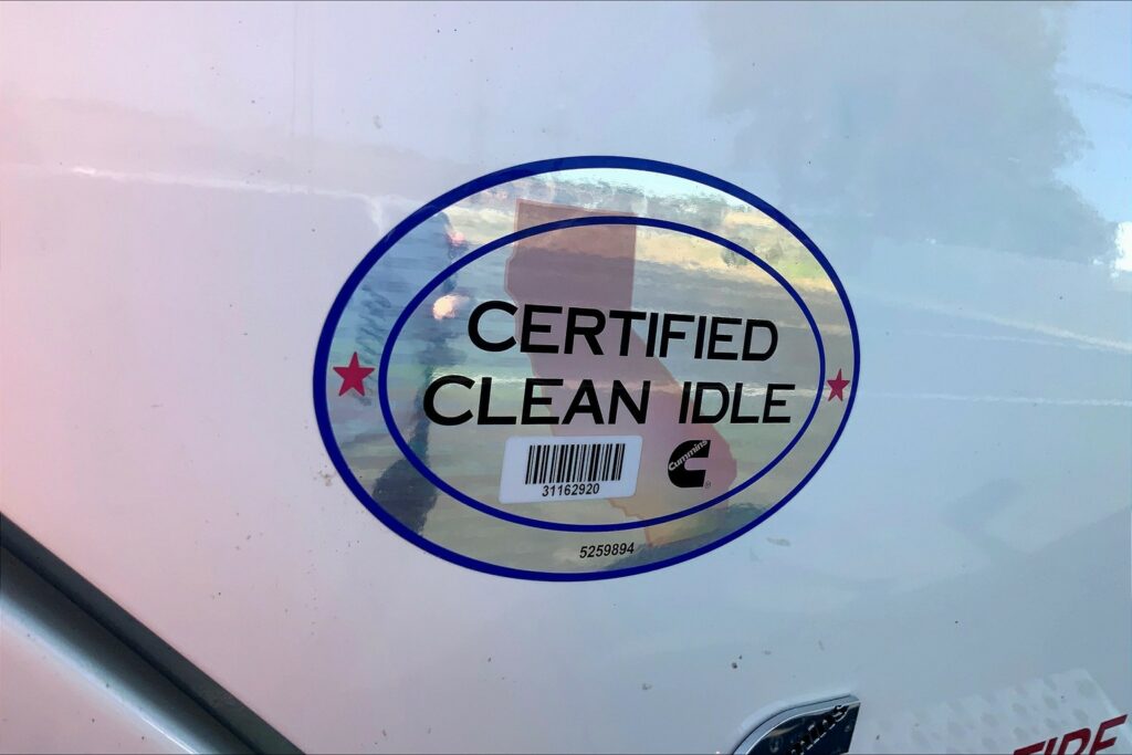 2021 CUM LT625 6×4 Sleeper