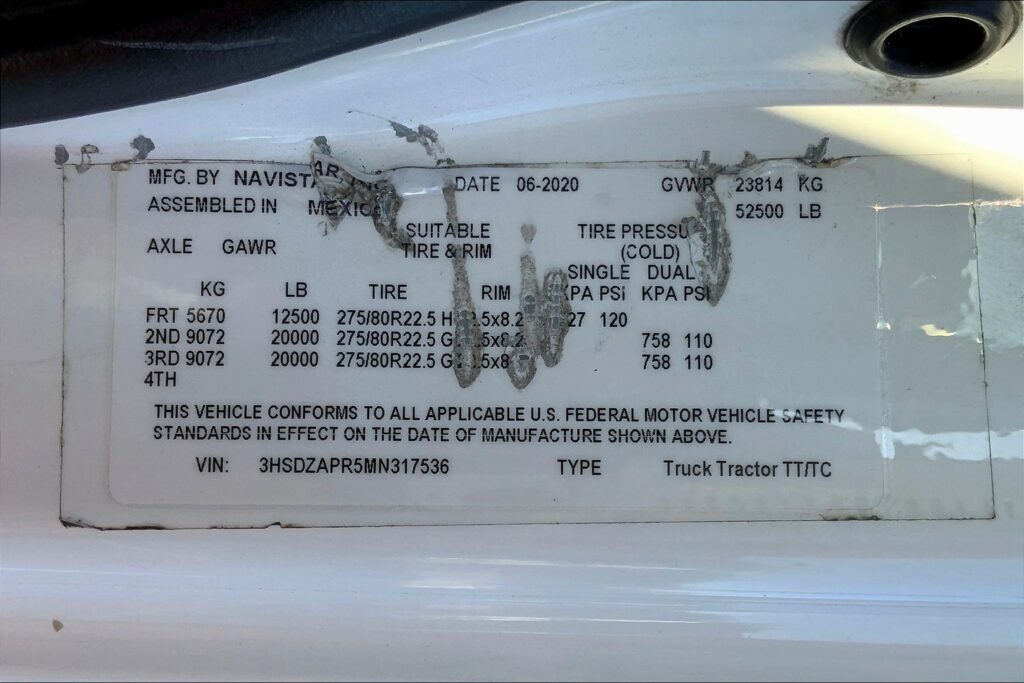 2021 CUM LT625 6×4 Sleeper