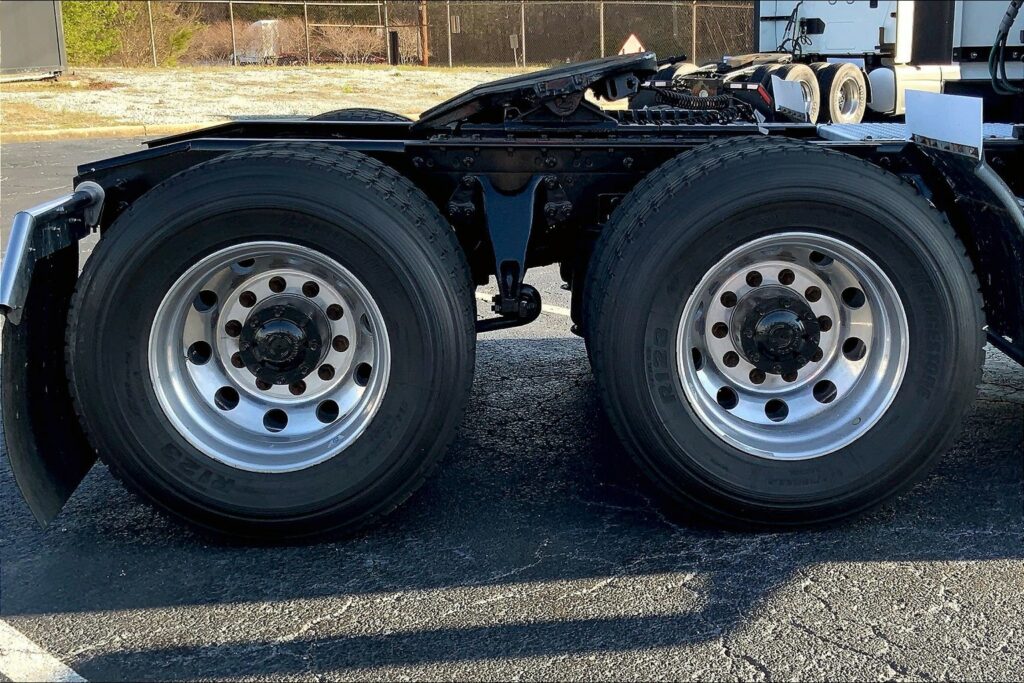 2021 CUM LT625 6×4 Sleeper