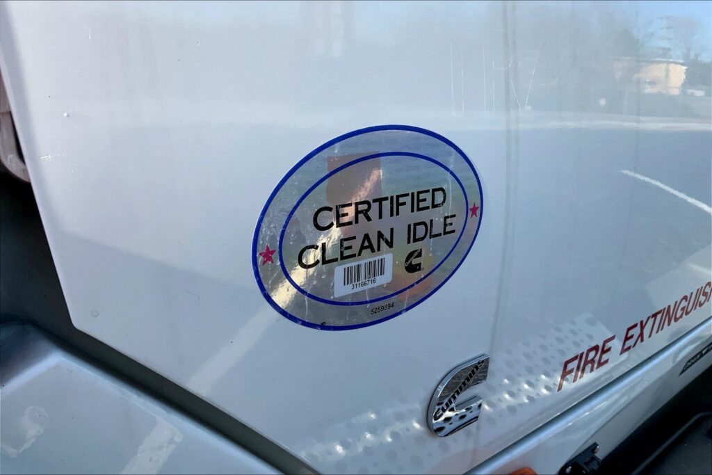 2021 CUM LT625 6×4 Sleeper