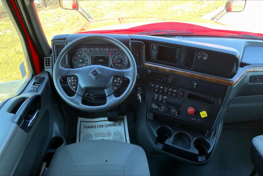 2021 CUM LT625 6×4 Sleeper