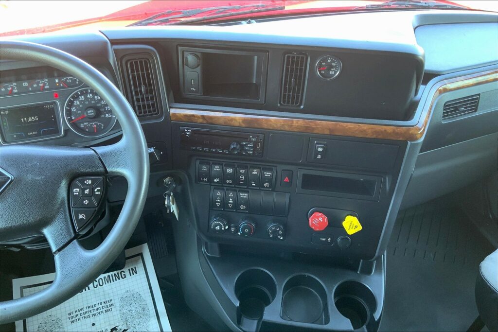 2021 CUM LT625 6×4 Sleeper