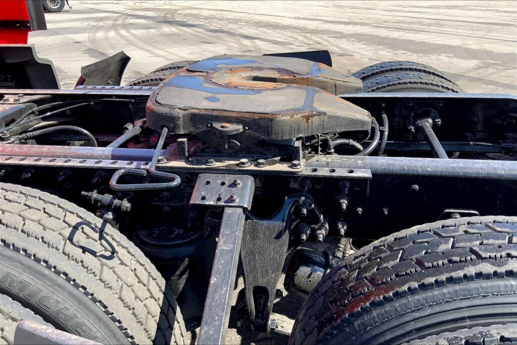 2021 CUM LT625 6×4 Sleeper