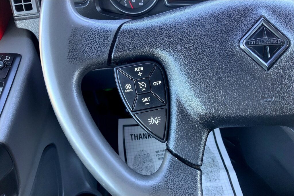 2021 CUM LT625 6×4 Sleeper