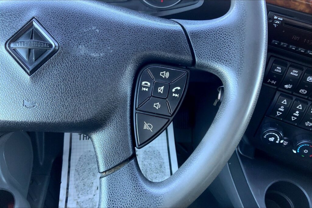 2021 CUM LT625 6×4 Sleeper