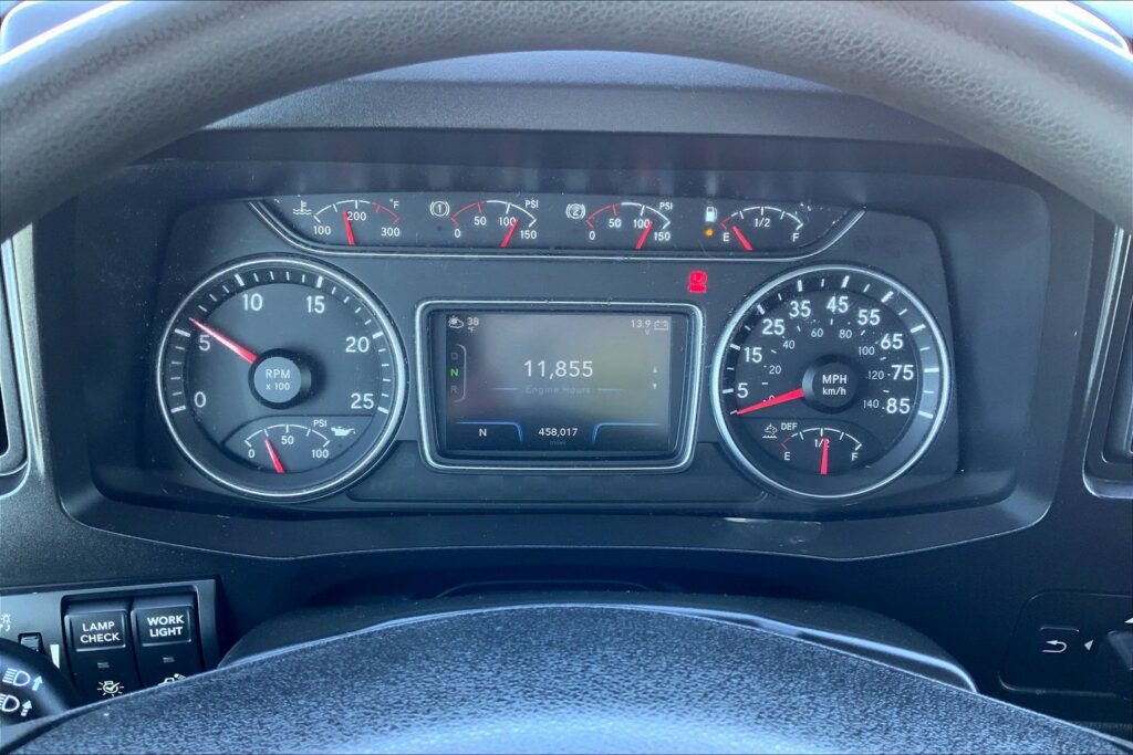 2021 CUM LT625 6×4 Sleeper