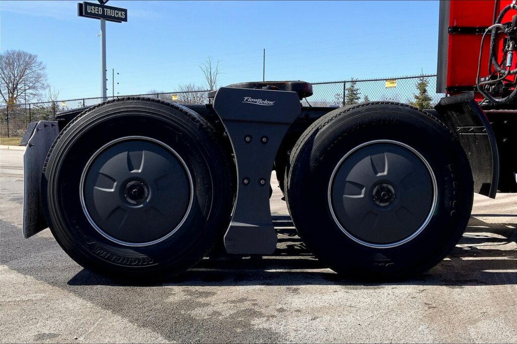 2021 CUM LT625 6×4 Sleeper