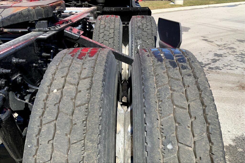 2021 CUM LT625 6×4 Sleeper