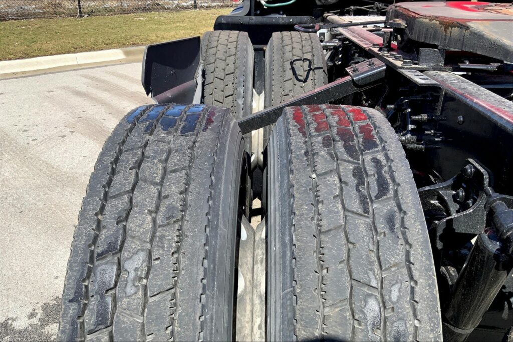 2021 CUM LT625 6×4 Sleeper