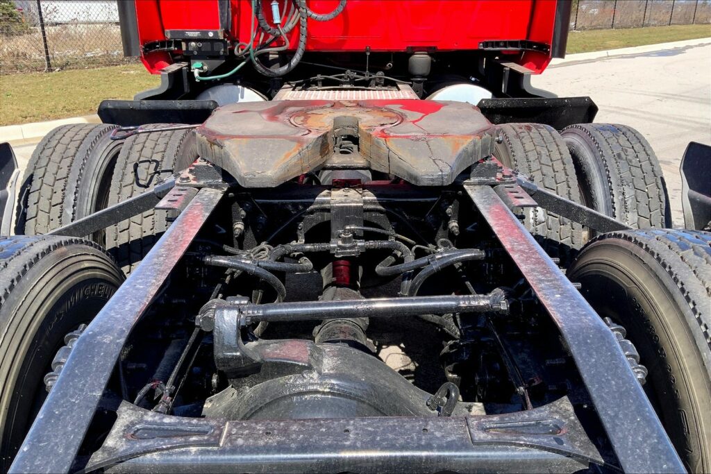 2021 CUM LT625 6×4 Sleeper