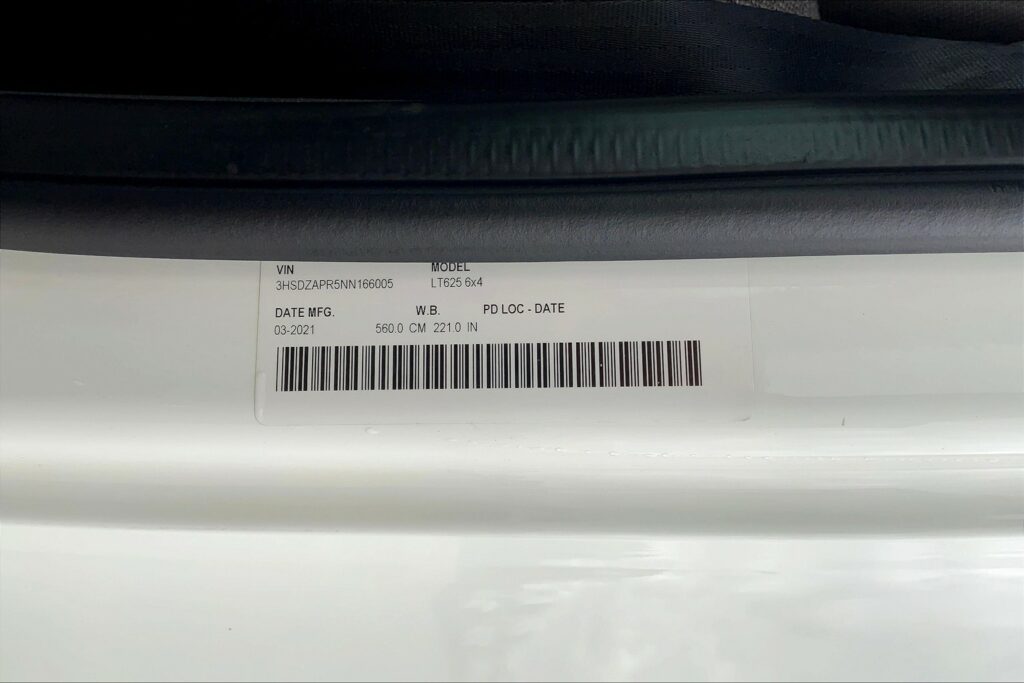 2022 CUM LT625 6×4 Sleeper