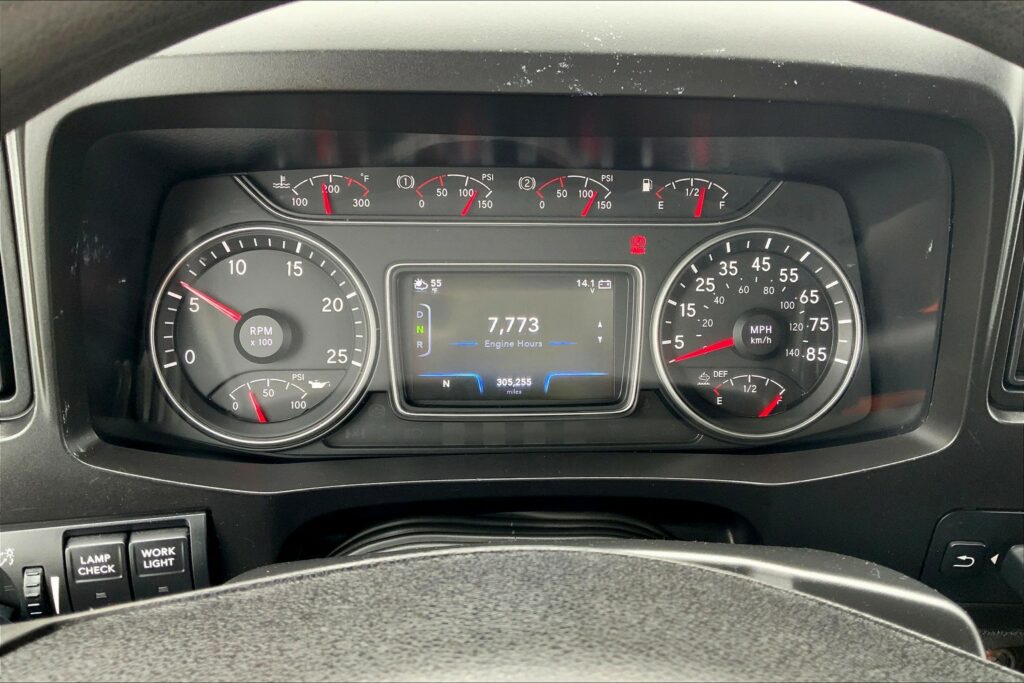 2022 CUM LT625 6×4 Sleeper