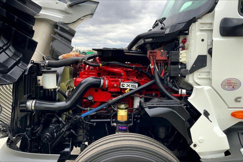 2022 CUM LT625 6×4 Sleeper