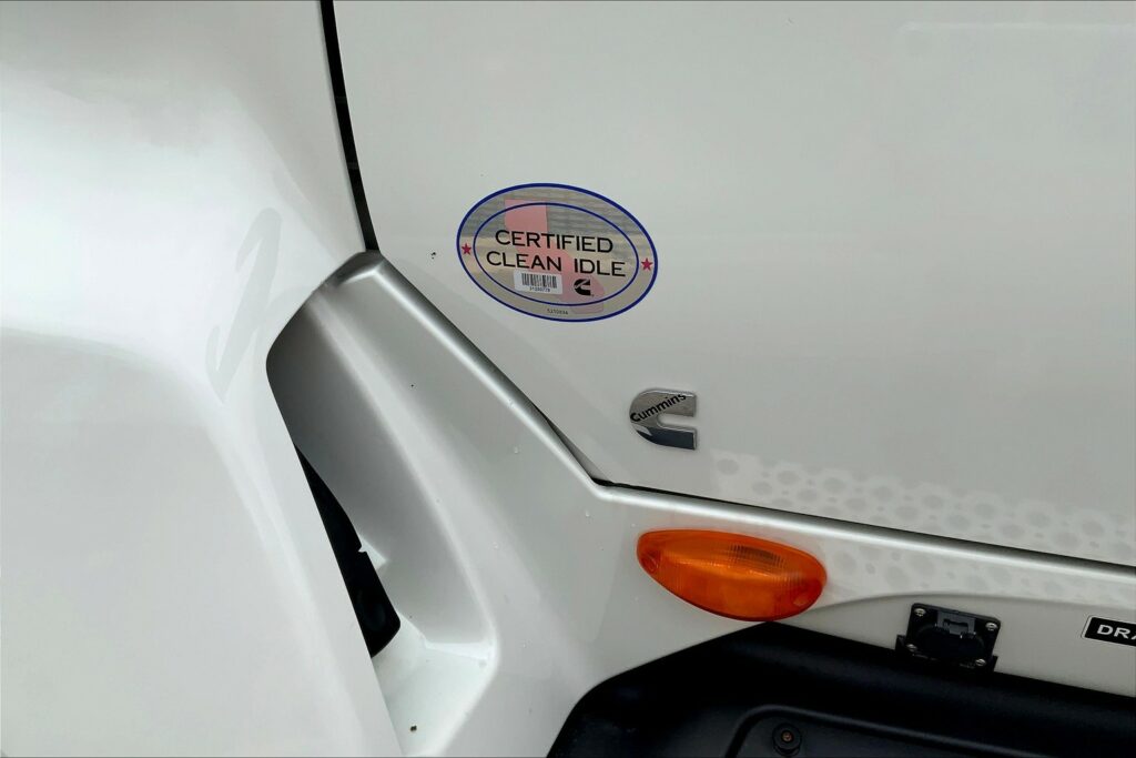 2022 CUM LT625 6×4 Sleeper