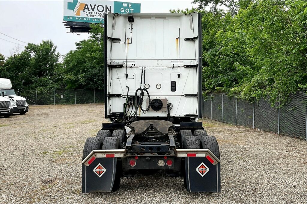 2021 CUM LT625 6×4 Sleeper