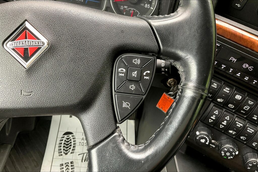 2021 CUM LT625 6×4 Sleeper