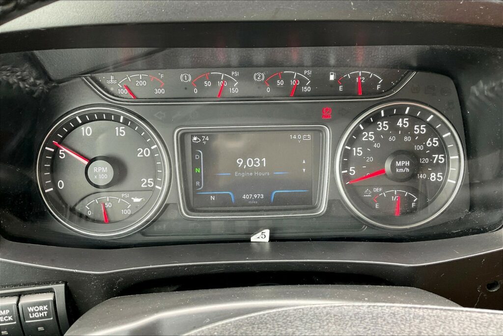 2021 CUM LT625 6×4 Sleeper